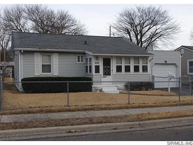 220 Rohm Pl photo 1