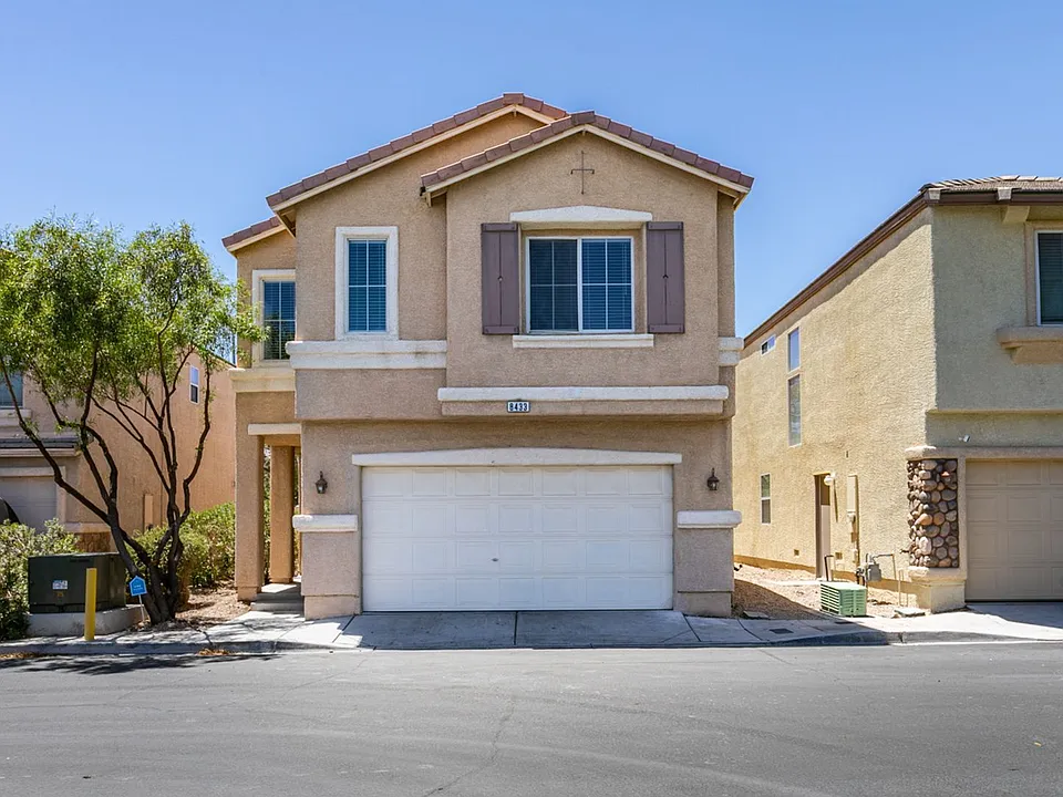 8433 Spencer Canyon St