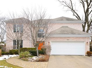 899 Oxford Rd, Deerfield, IL 60015