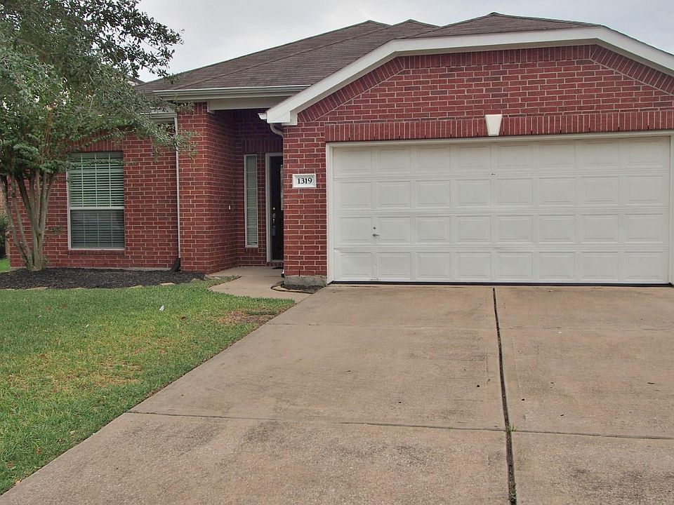 1st image of 1319 Colonial Manor Dr