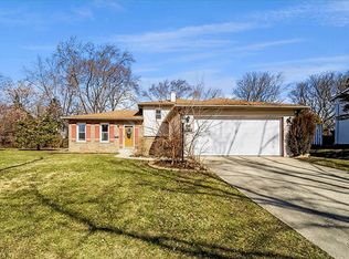 1377 Windsor Dr, Wheaton, IL 60189