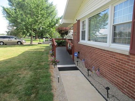 3rd image of 1105 Durham Dr