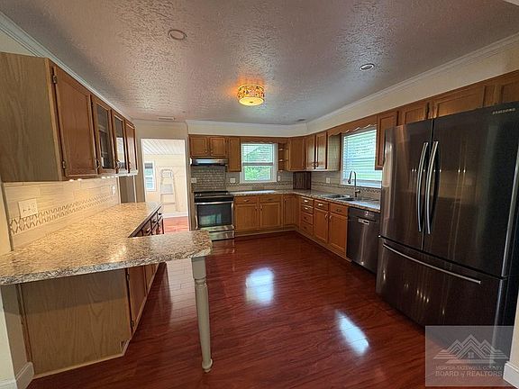 5th image of 300 Vista Rd