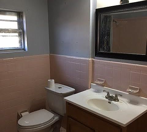 3rd image of 211 E Richard St