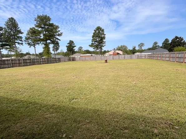 5832 Barkley Ln, Hahira, GA 31632