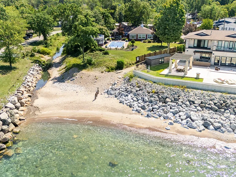 1310 Shore Dr — Photo 32