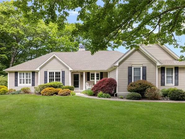 80 Douglas Dr, Saunderstown, RI 02874