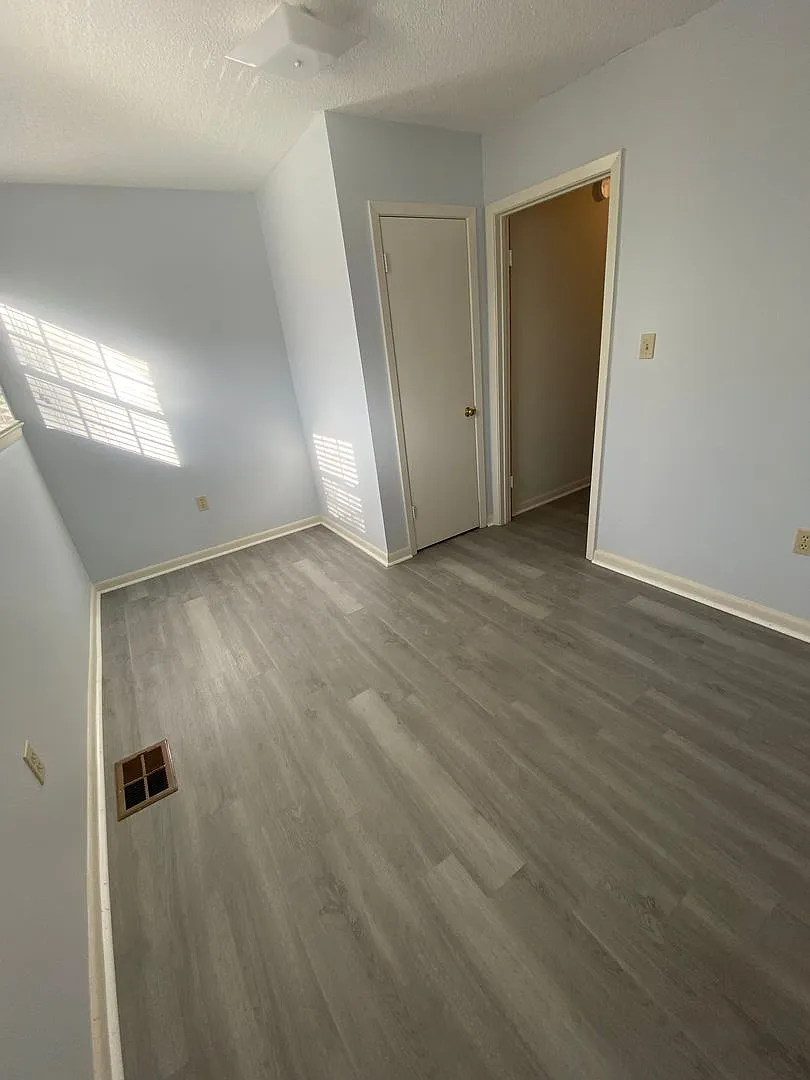 73 Madison Monroeville — Photo 4
