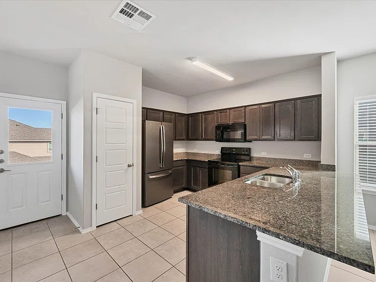 1202 Garland Rd — Photo 4
