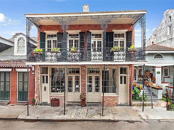 4th image of 811 Royal St