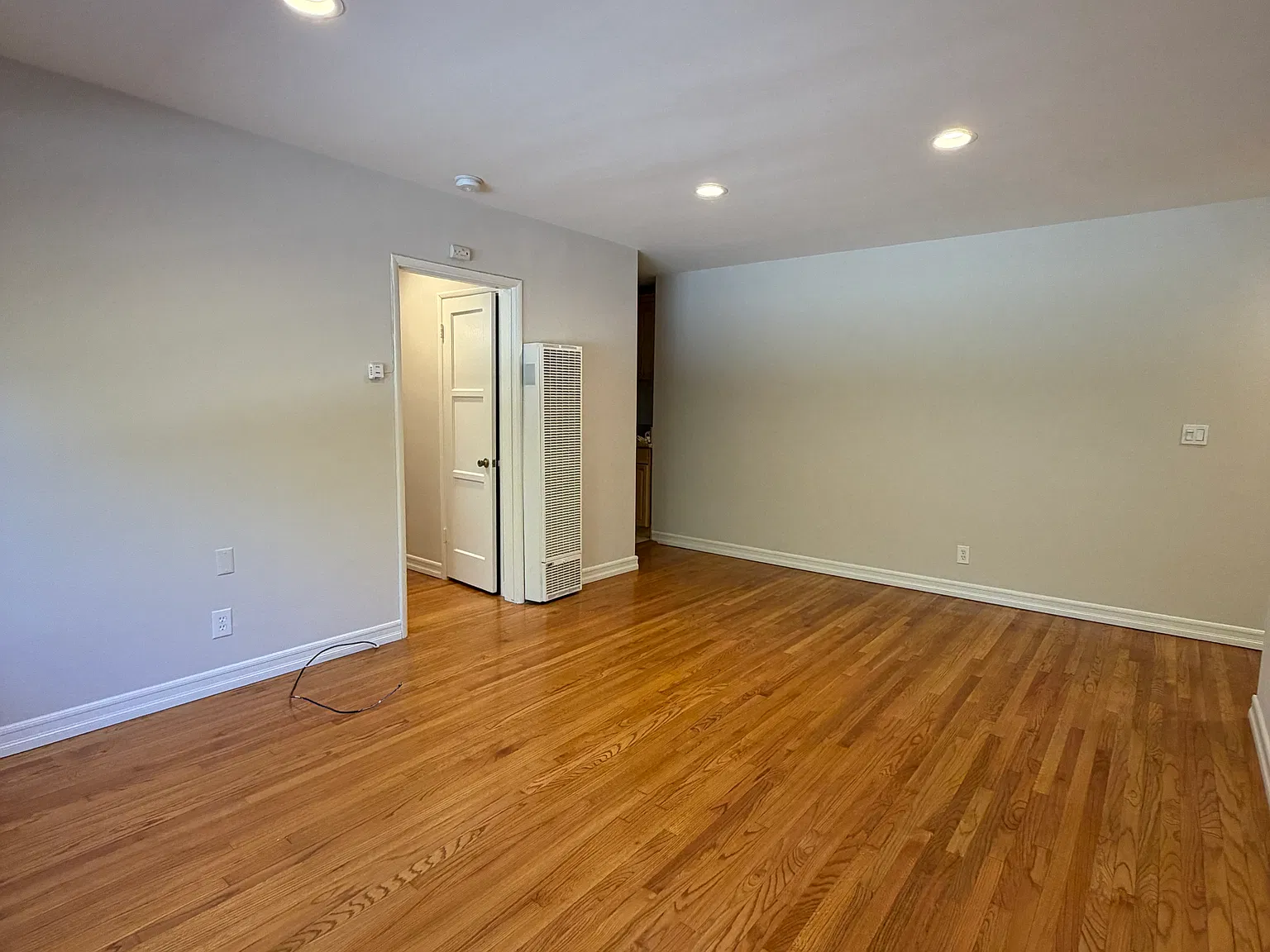 6431 Primrose Ave — Photo 4