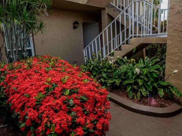 225 Country Club Dr APT D142, Largo, FL 33771