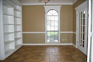 4th image of 2571 Country Ledge Dr