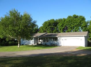 1097 16th St NE, Grand Forks, ND 58201