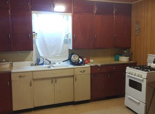312 Maple St, Bonaparte, IA