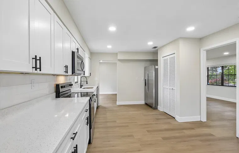 4 bed, 2.0 bath, 1925 sqft, $3,500 — Photo 4