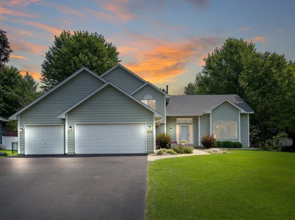 3218 Rolling Hills Dr, Eagan, MN 55121