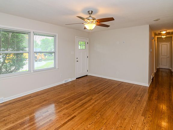 5th image of 3689 King Arthur Dr