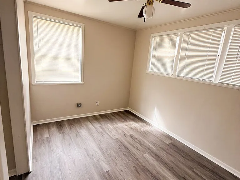 2111 Robin St — Photo 6
