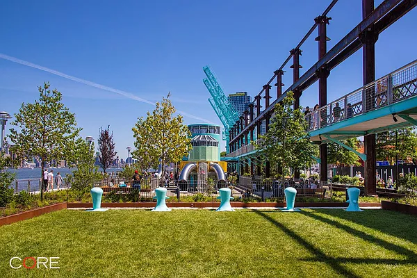 Rented by CORE | media 28