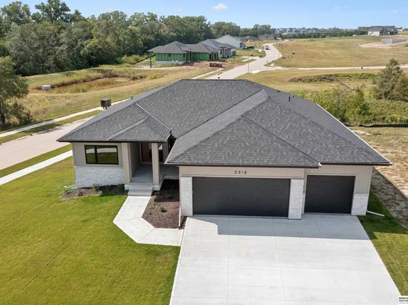 4706 N 215th St, Elkhorn, NE 68022