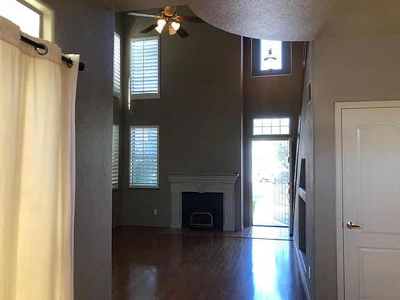 4th image of 1039 E Monticello Cir