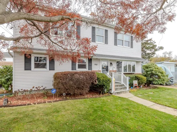 168 10th St, Bethpage, NY 11714