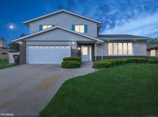 15300 Walnut Rd, Oak Forest, IL 60452