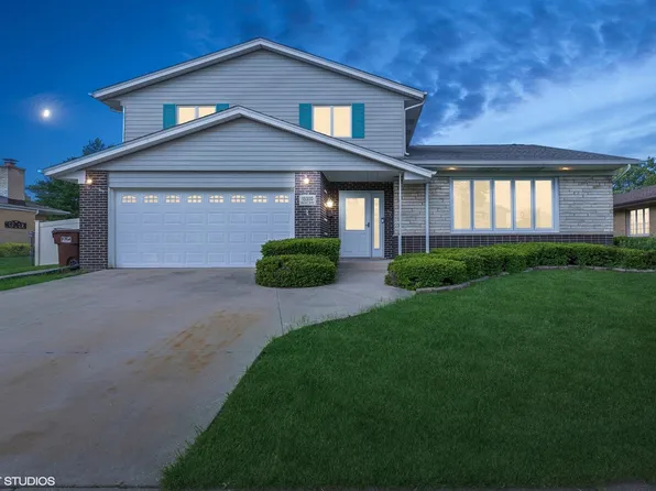 15300 Walnut Rd, Oak Forest, IL 60452