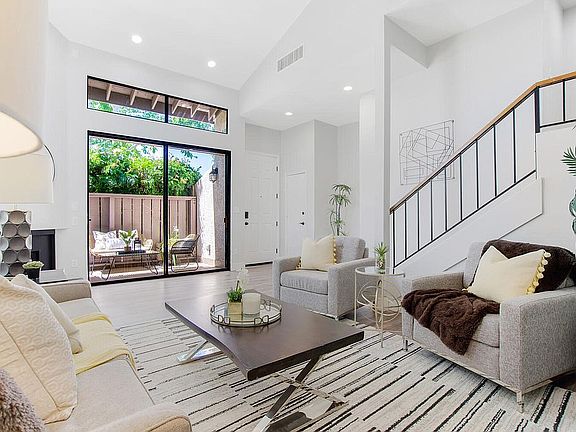 4th image of 15133 Magnolia Blvd Unit E