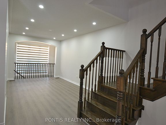 5th image of 47 Phyllis Dr