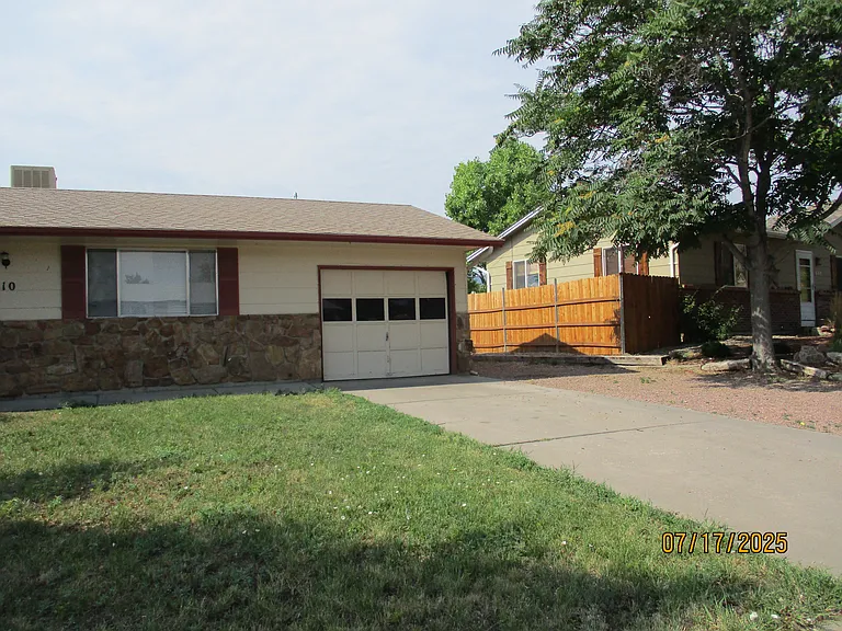 610 Oak Ave — Photo 2