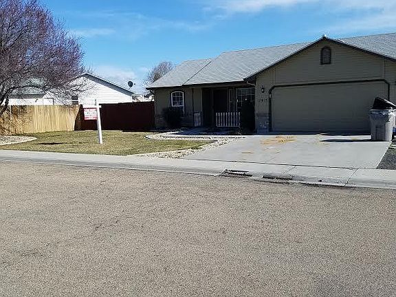 Great location with wonderful neighbors and Freeway access.