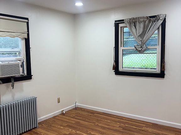 3rd image of 716 Chestnut St