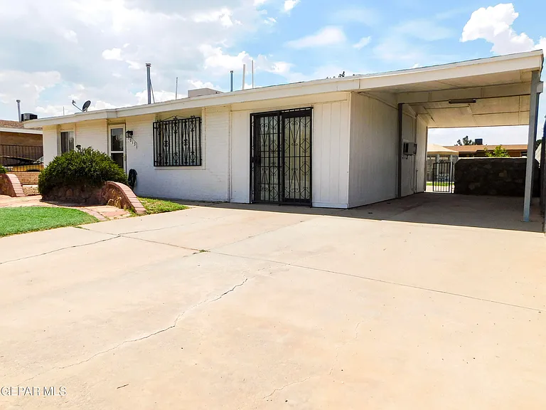 1013 Le Barron Rd — Photo 3
