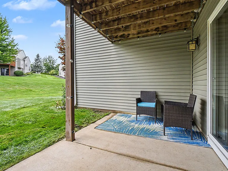 660 Braeside Dr SE — Photo 25