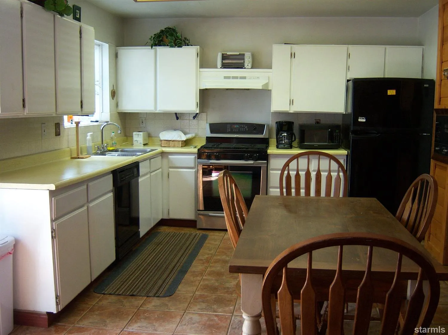 4 bed, 1848 sqft, $4,500 — Photo 4