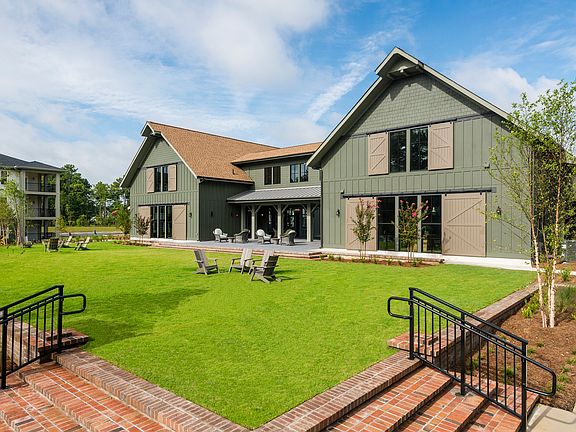 Southern, river style clubhouse