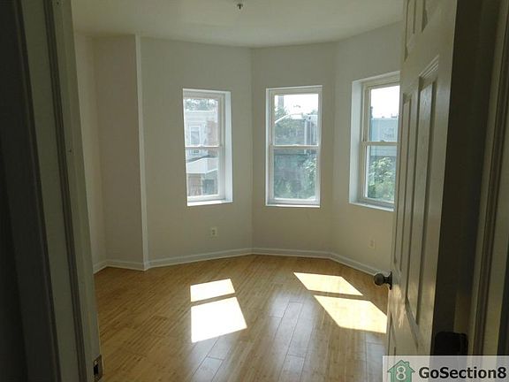 5th image of 3445 Crystal St