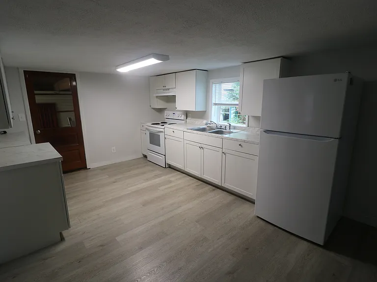 1672 Houston Ave — Photo 5
