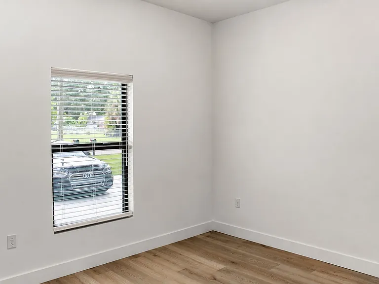 820 26th Ave E #102 — Photo 4