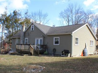 8 Eagles Nest Rd, Bloomingburg, NY 12721