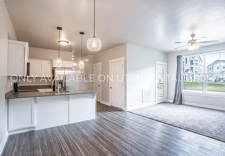71 W Silver Springs Dr — Photo 3