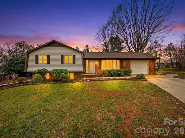 4776 Kennedy St, Hickory, NC 28602