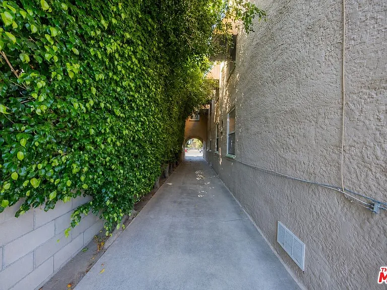 8230 Blackburn Ave #1 — Photo 15