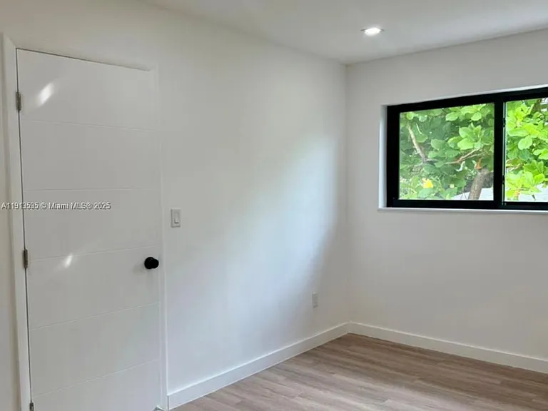 7535 NE 2nd Ct #1 — Photo 17