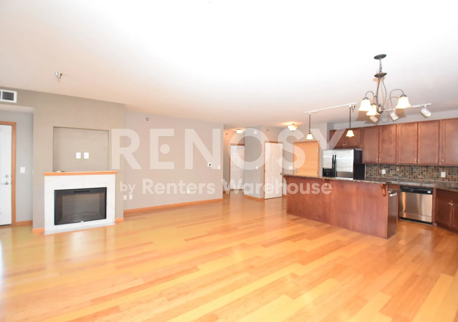 Stunning 1 Bedroom 1 Bathroom in Saint Louis Park! — Photo 3