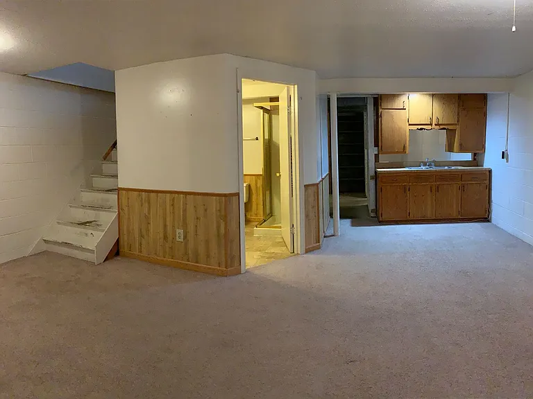 465-473 W Grand Ave — Photo 33