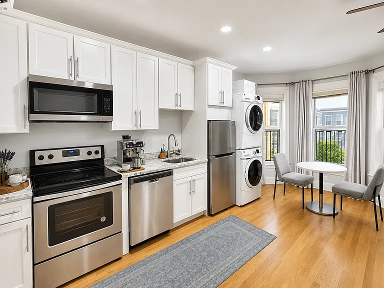 470A E 4th St #5 — Photo 8