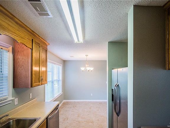 5th image of 215 Elkwood Dr